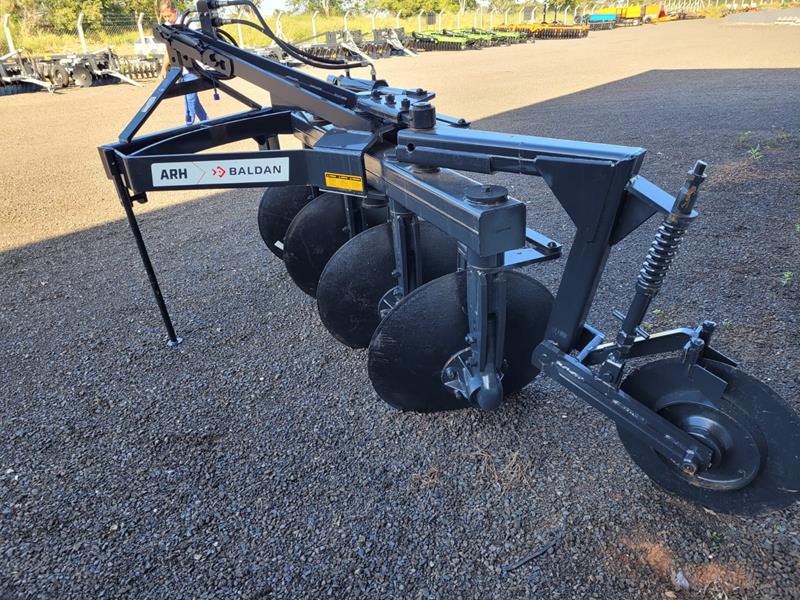 ARH ARADO REVERSIBLE Baldan - Arado reversible hidráulico de discos para volteo y preparación de suelo.