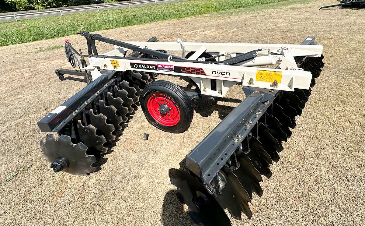 NVCR NIVELADORA CONTROL Baldan - Niveladora de control remoto hidráulico para acabado perfecto de terrenos.