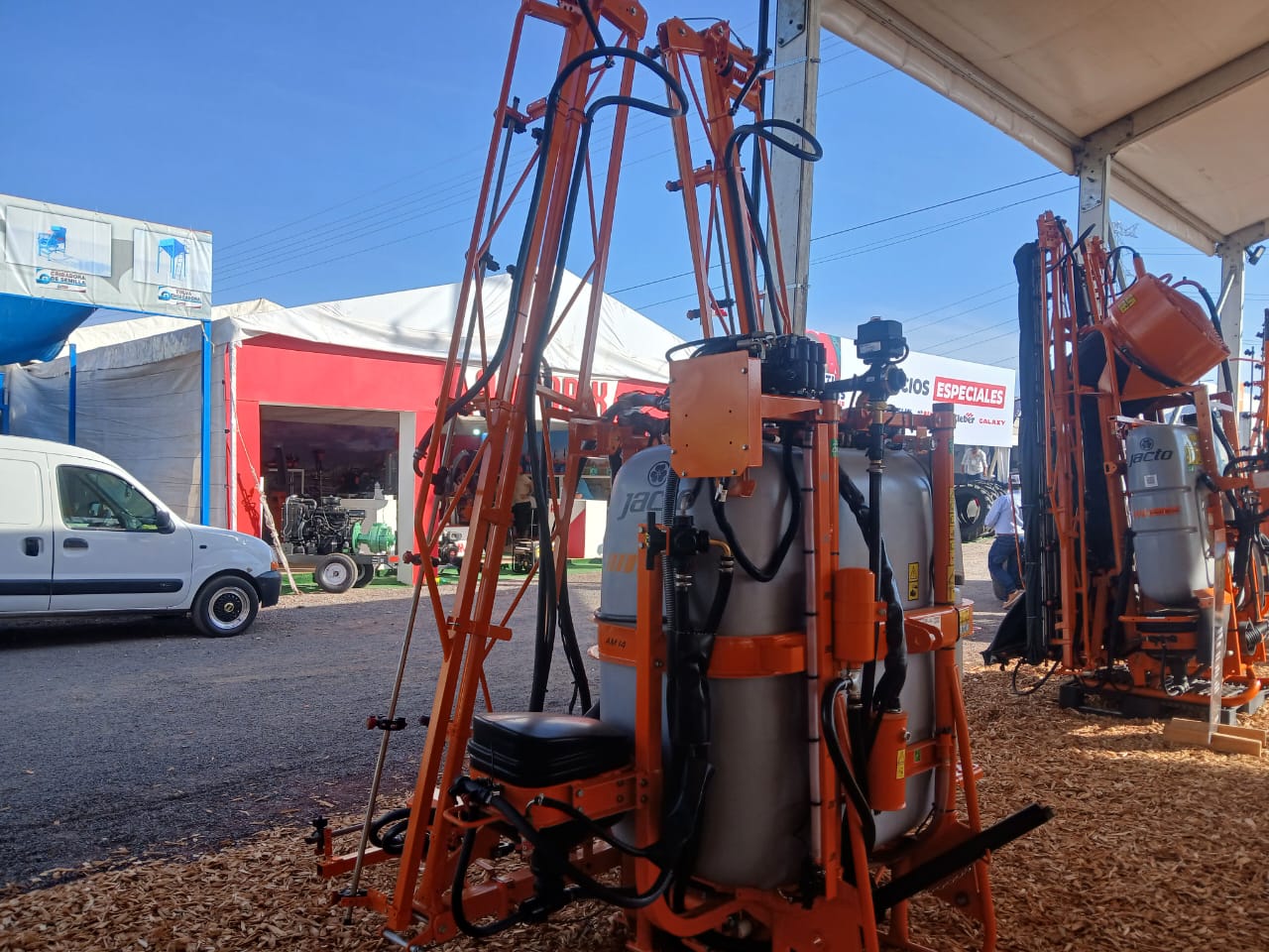 Sistema de barras Jacto CONDOR 600 en cultivo extensivo