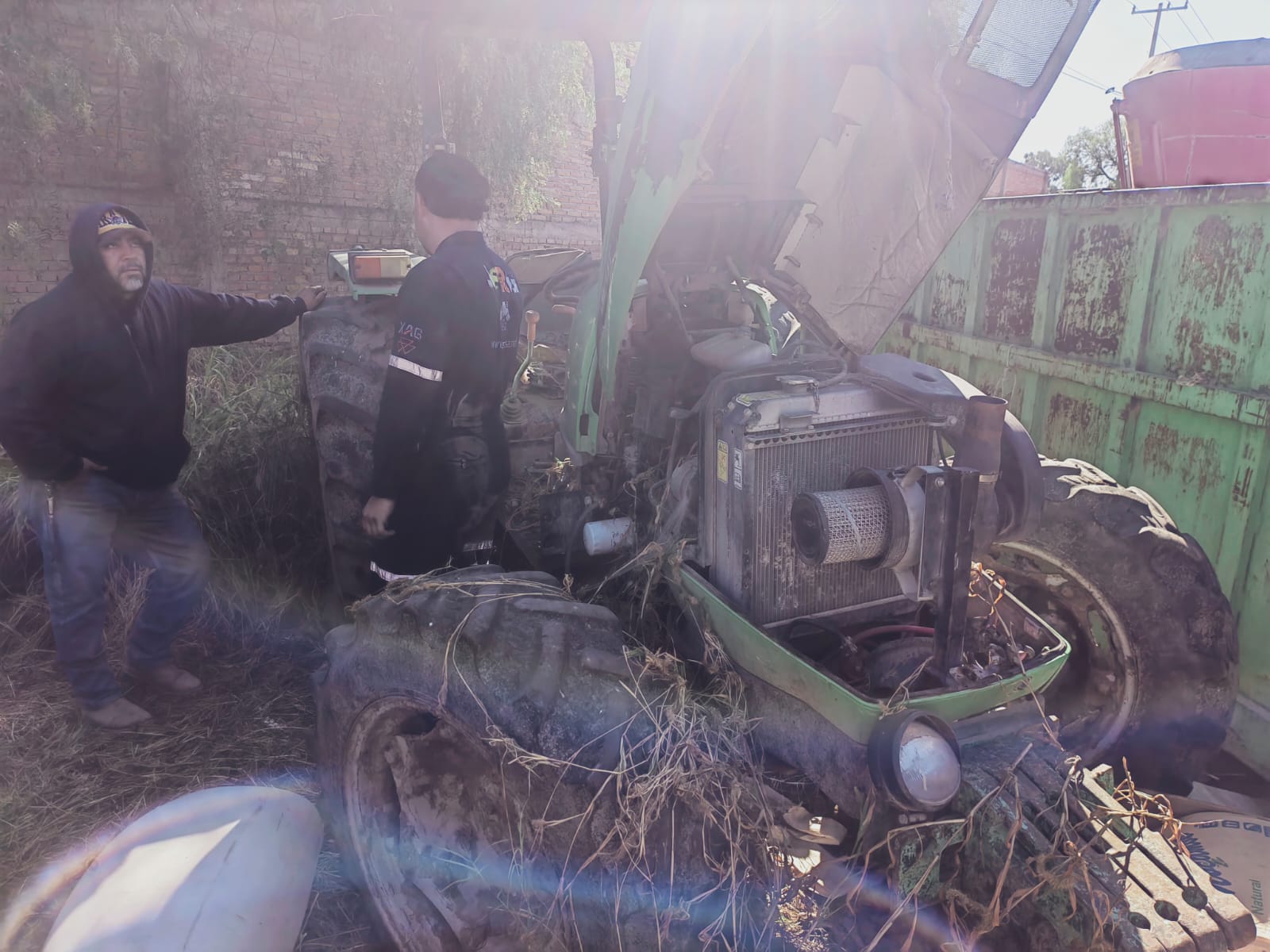 Servicio de mantenimiento correctivo a motor de tractor en campo