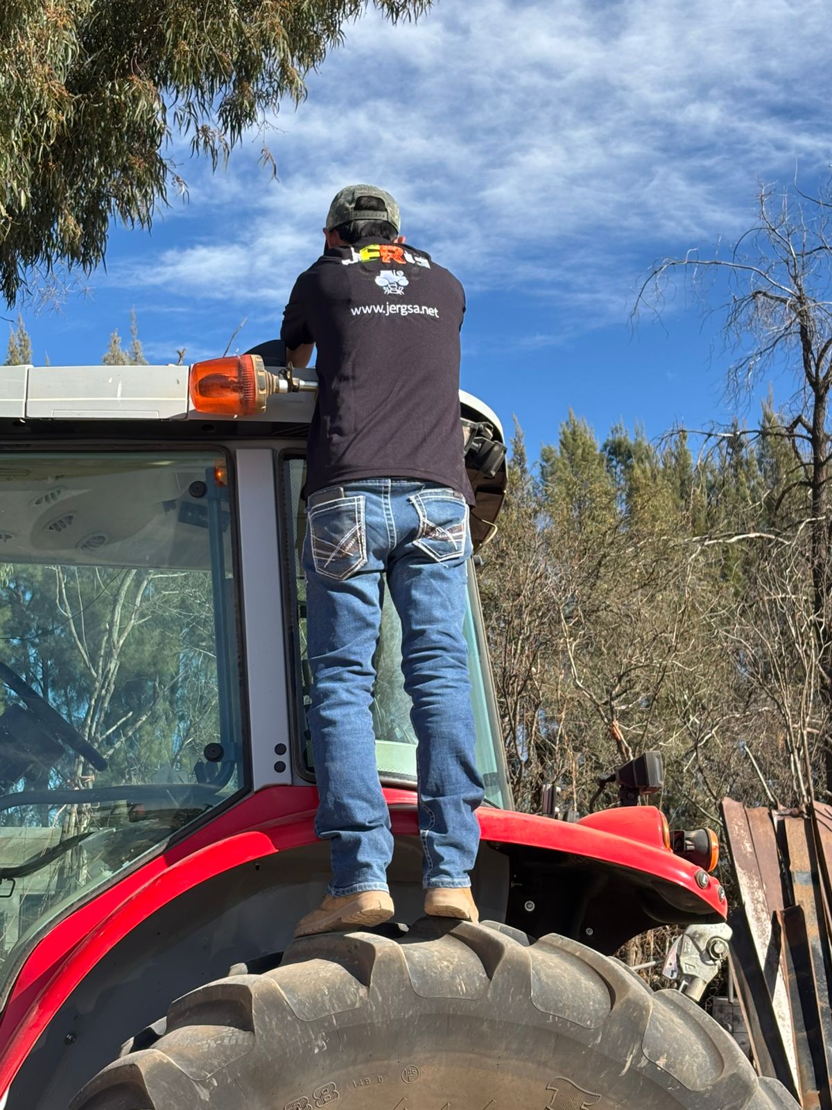 Instalación completa de autoguiado Sveaverken en maquinaria agrícola