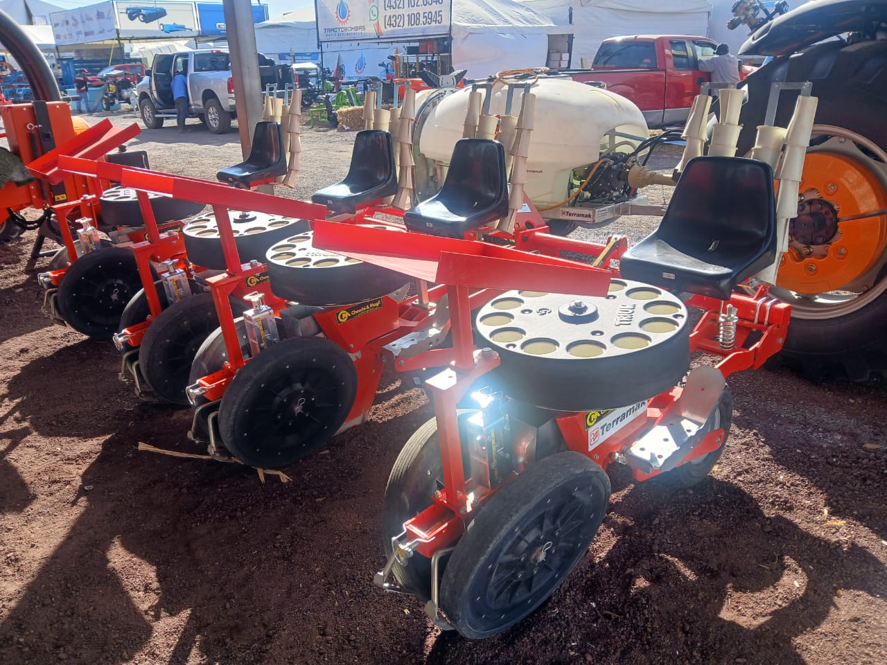 Implemento Terramak en operación de acondicionamiento de suelo